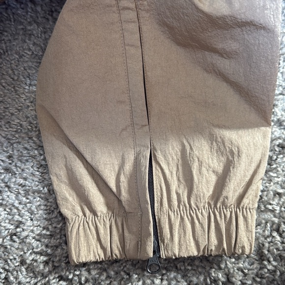 NWT Adidas City Escape Cargo Pants Joggers Elastic Small Gold - Picture 11 of 11